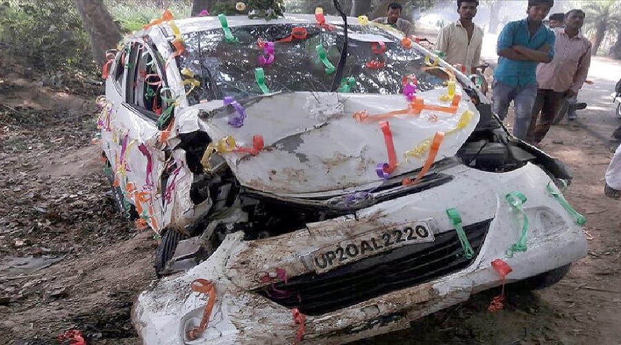 Accident of the groom's car in Bijnor, five people injured