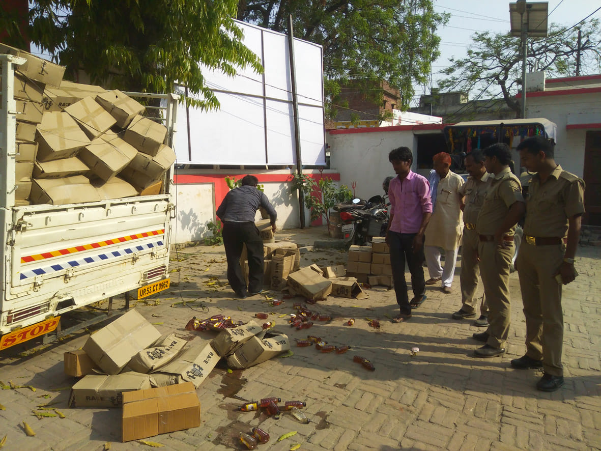 Two trucks caught in Rudrapur, illegal liquor and ashes factory