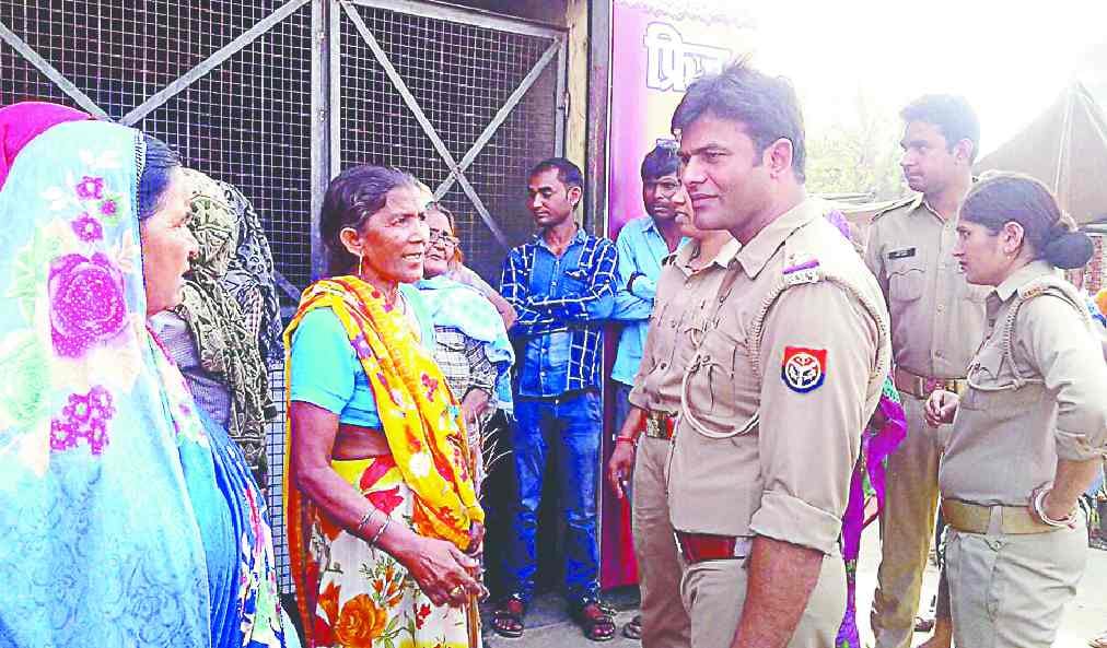 Women locked in liquor shop in keeratpur