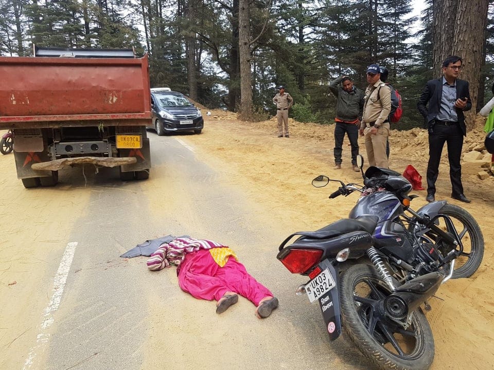 Dumper crushed women in champawat horiable photos