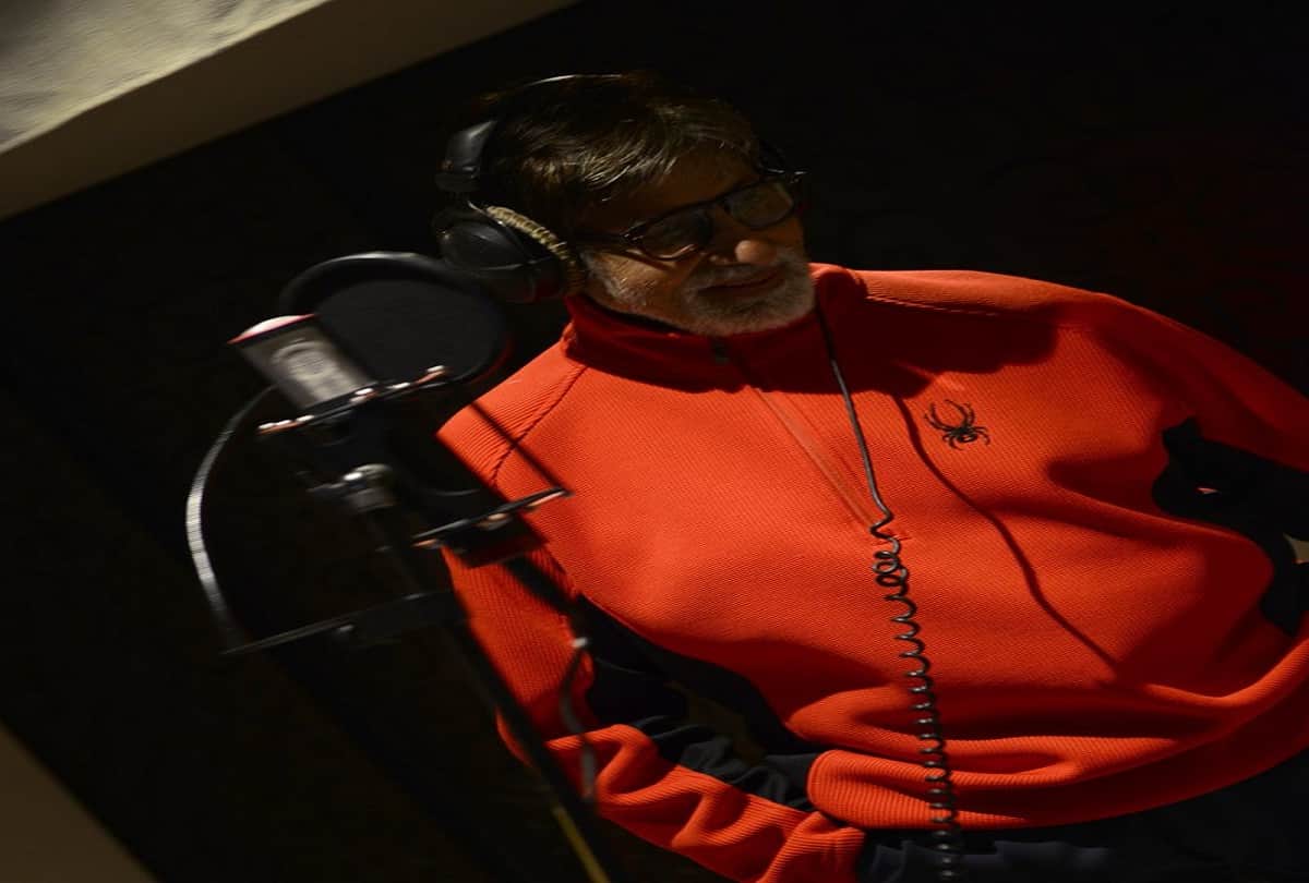 despite poor health Bollywood actor amitabh bachchan recorded a song for film 102 not out
