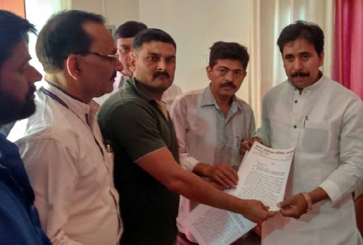 bjp minister Anil Rajbhar silence on question of achievements