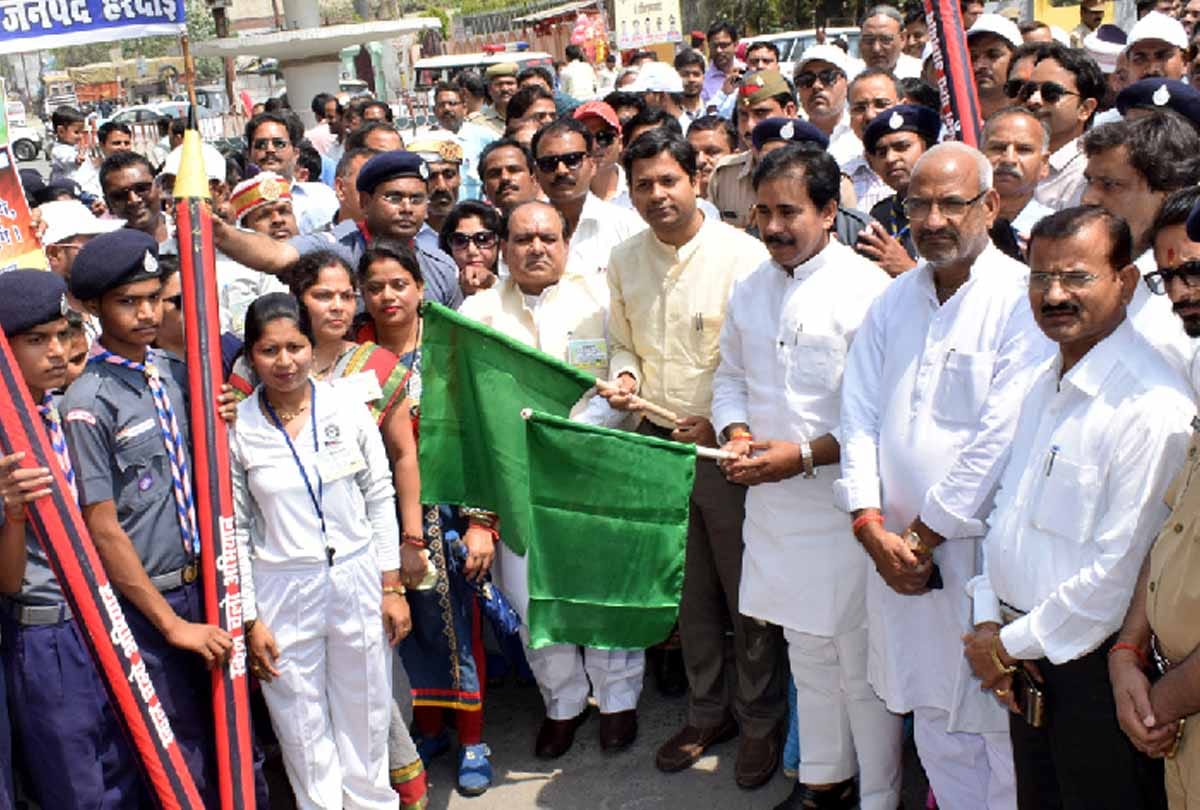 bjp minister Anil Rajbhar silence on question of achievements