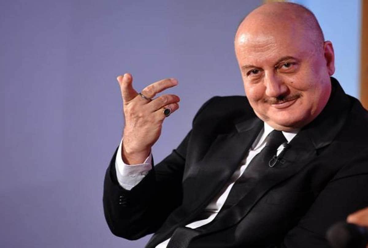 actress anupam kher awarded by Distinguished fellow award