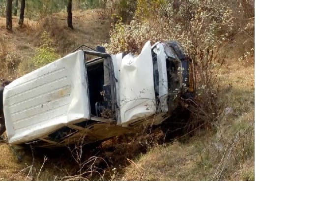 Jeep, five wounded in ditch