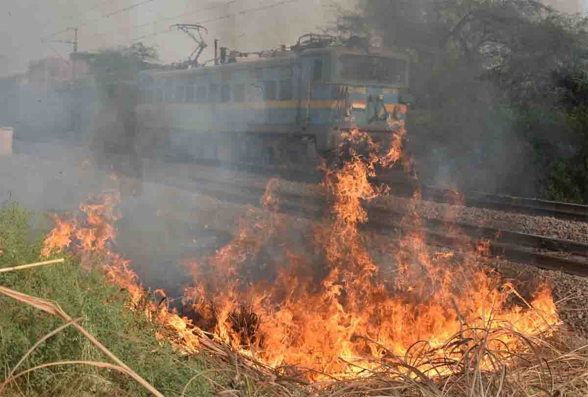 fire on railway line kanpur