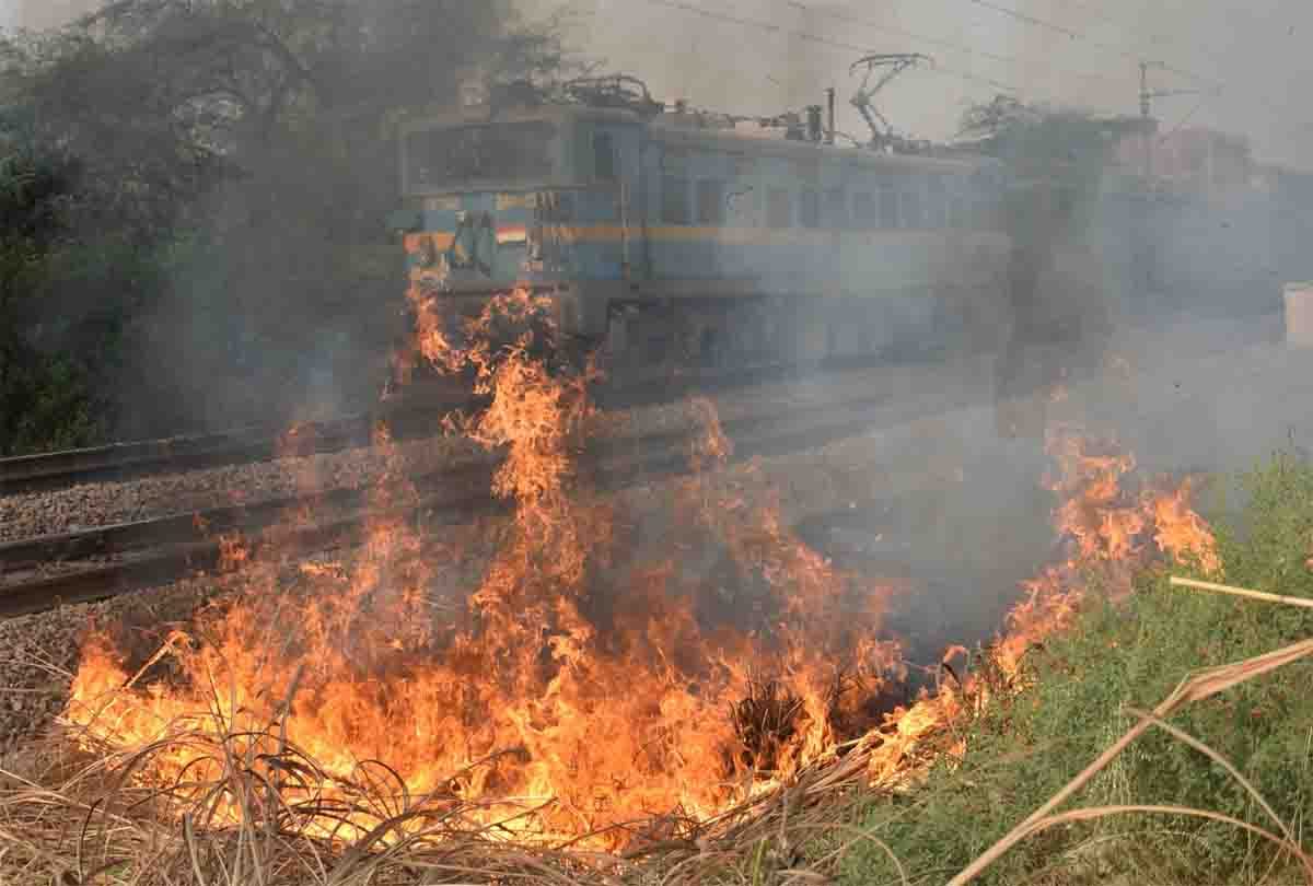 fire on railway line kanpur