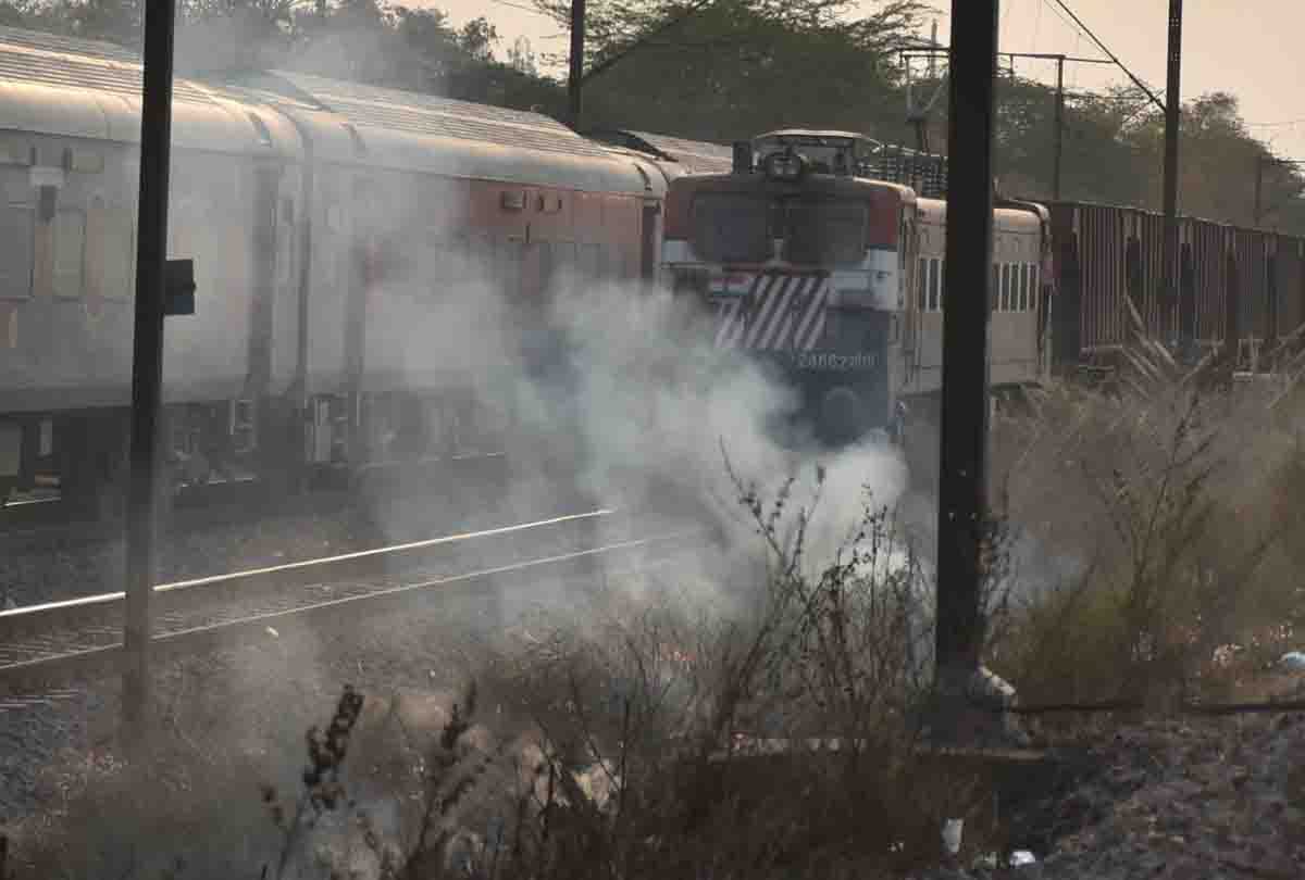 fire on railway line kanpur