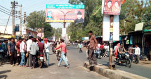 sadk pr traffik ho rha badhit