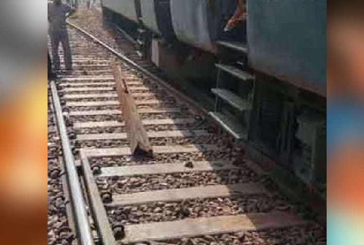 indian railway, Piece of Track Trapped in Punjab Mail Train