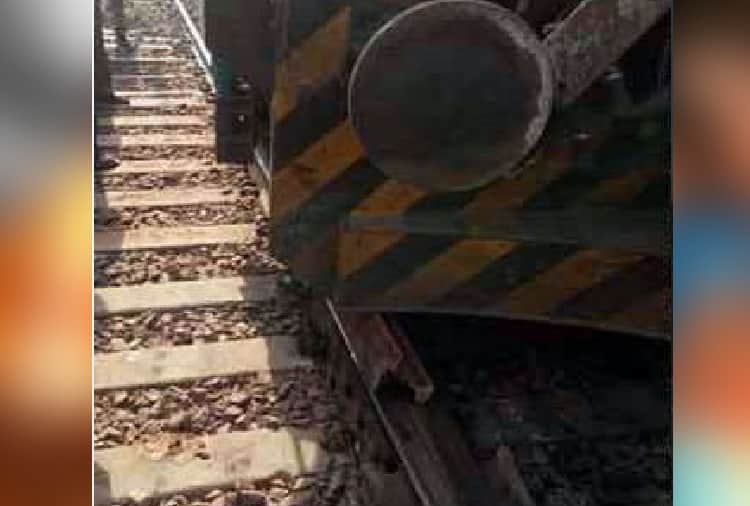 indian railway, Piece of Track Trapped in Punjab Mail Train