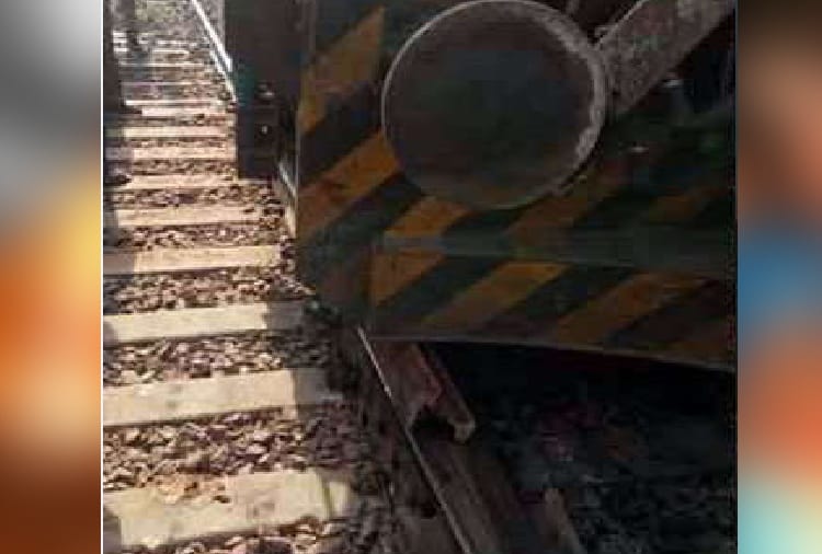 indian railway, Piece of Track Trapped in Punjab Mail Train
