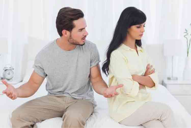 husband not taking bath for 30 days bad smell from body wife wants to take divorce