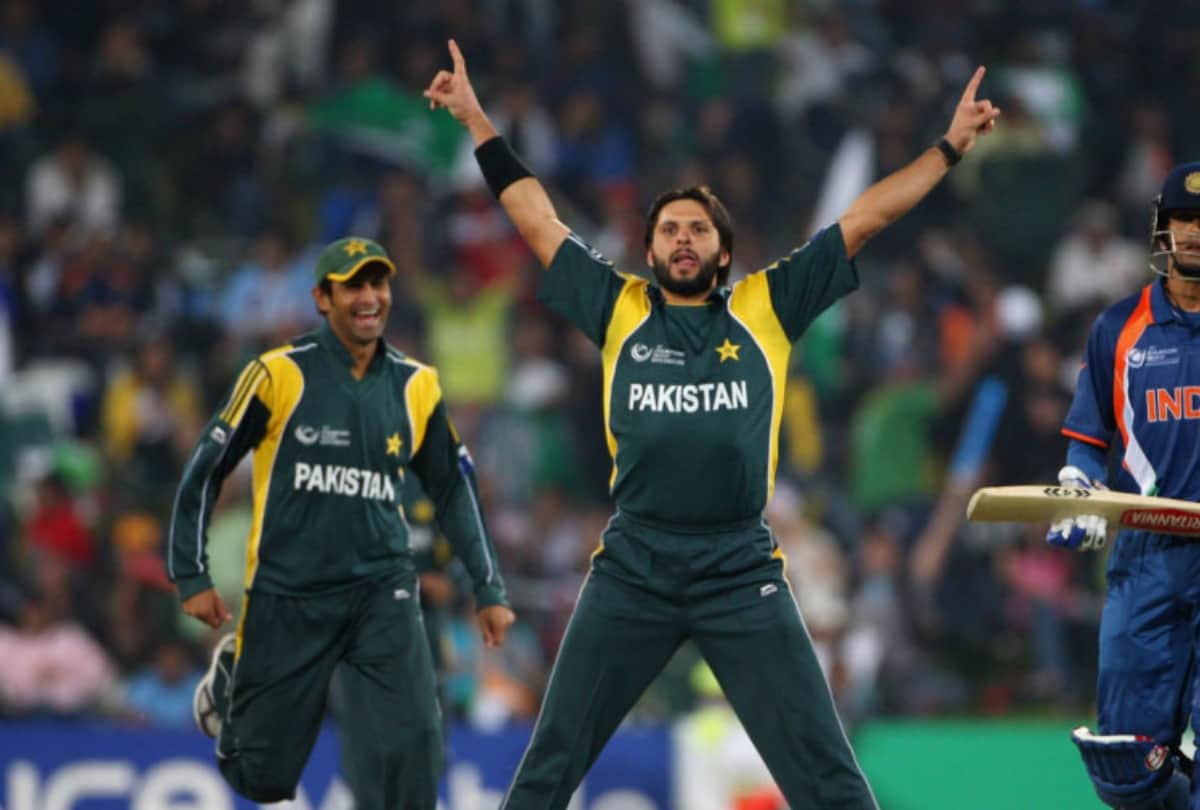 virat kohli, kapil mishra and gautam gambhir replied to the tweet of shahid afridi