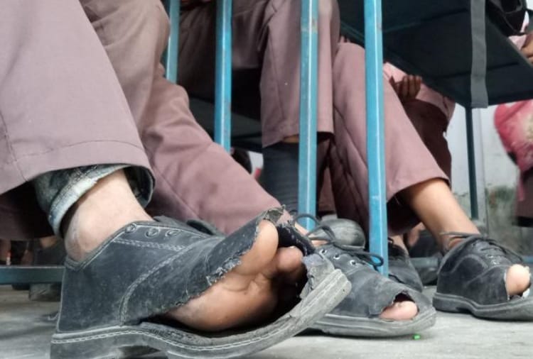high court asked for all the records regarding shoes and socks distributed to students