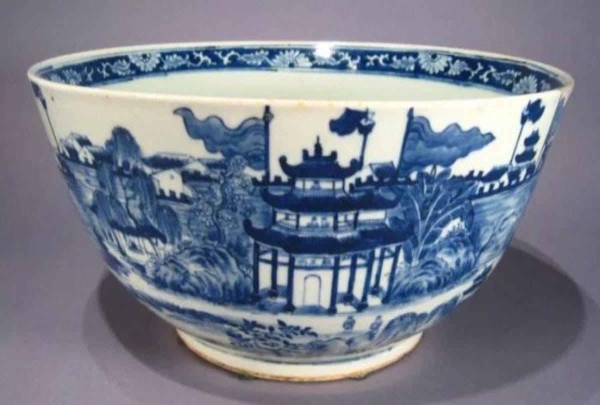 A bowl sold in 2 billion in five minute auctioned game at China