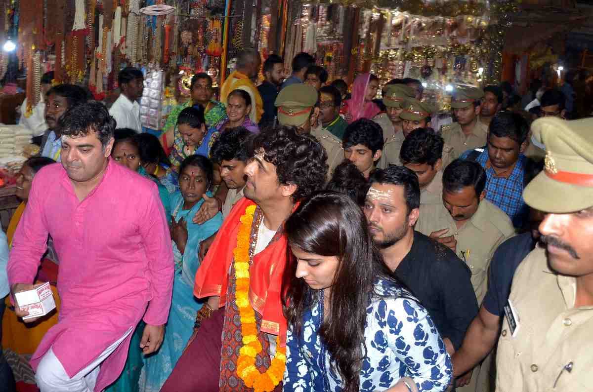Sonu nigam worship in kashi vishwanath temple