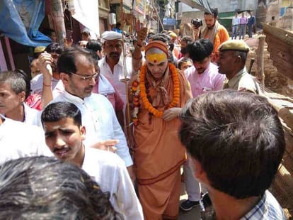 Varanasi saint padyatra for save temple