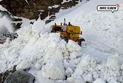 Himachal Pradesh: Rohtang pass reinstated for small vehicles