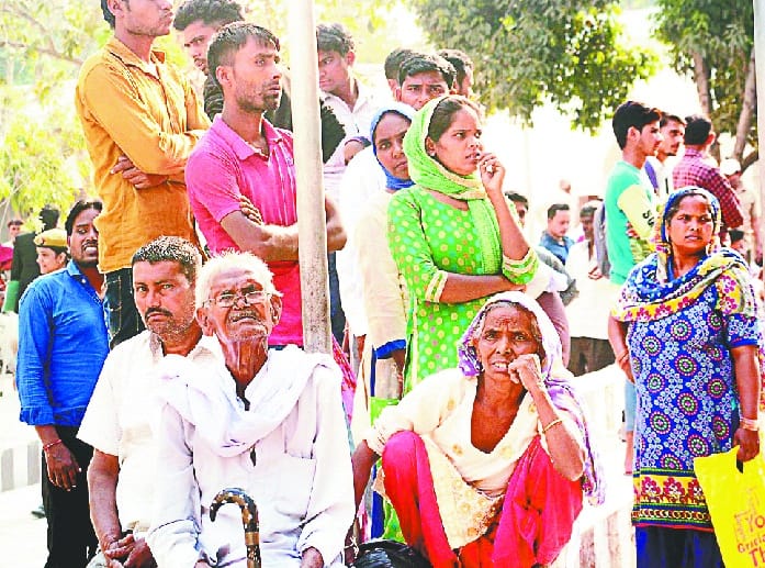 48 hours later, Ronak returns to the market