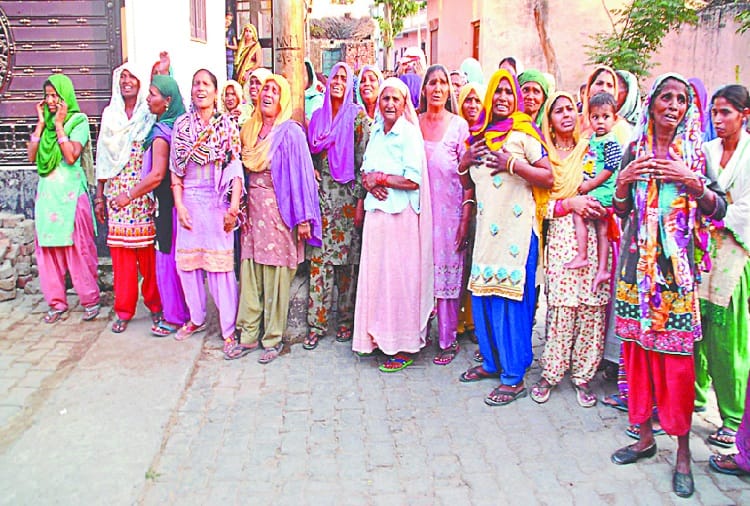 Dalit youth shot dead in Meerut, police force deployed in village, see photos
