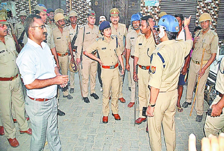 Dalit youth shot dead in Meerut, police force deployed in village, see photos