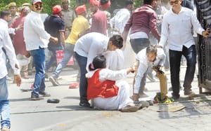 SP's protest against govt, commotion