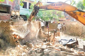 Opposition to remove binding factory, commotion