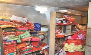 Looted millions in the shop in front of Kotwali