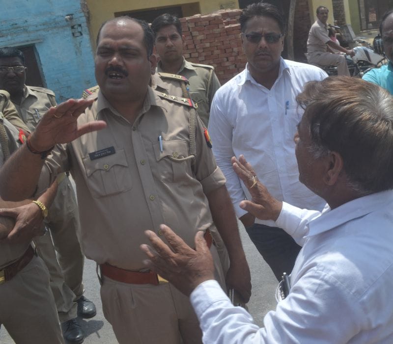 शिवसिंहपुर में बनी अंबेडकर मूर्ति की तोड़ी अंगुली