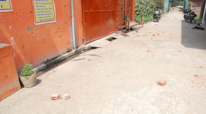 up: Dalits attacked the temple, demolition in the car of the priest