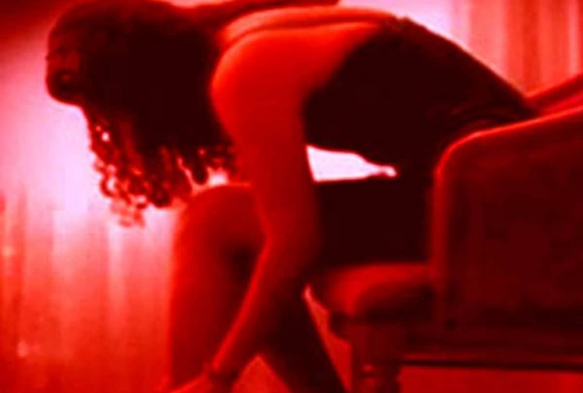 man reaches his in laws house with a call girl in uttar pradesh then beaten badly by sticks