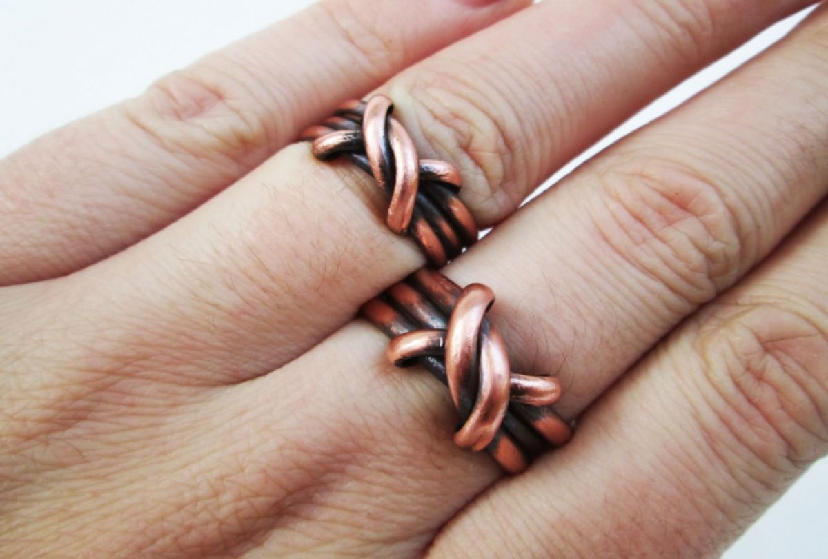 Copper Ring: तांबे का छल्ला धारण करने से दूर होगी करियर में आ रही बाधाएं,  मानसिक तनाव से भी मिलेगा छुटकारा