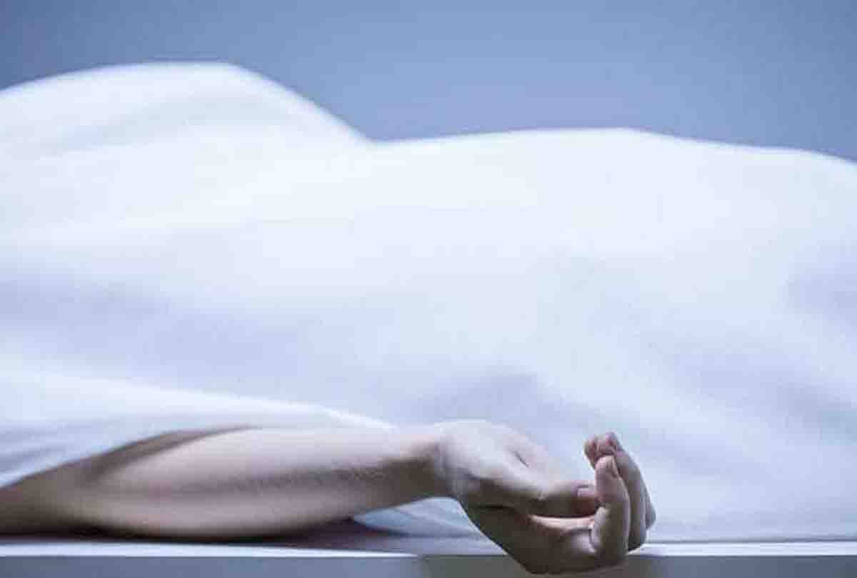 father kills his daughter in up