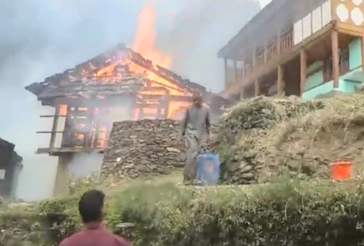 three cowshed gutted in fire at mandi