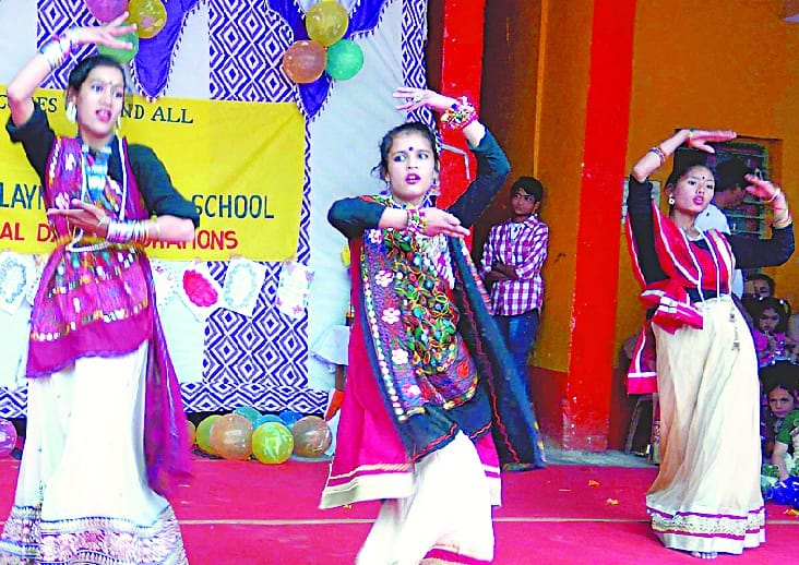 School children showcase the culture of different states
