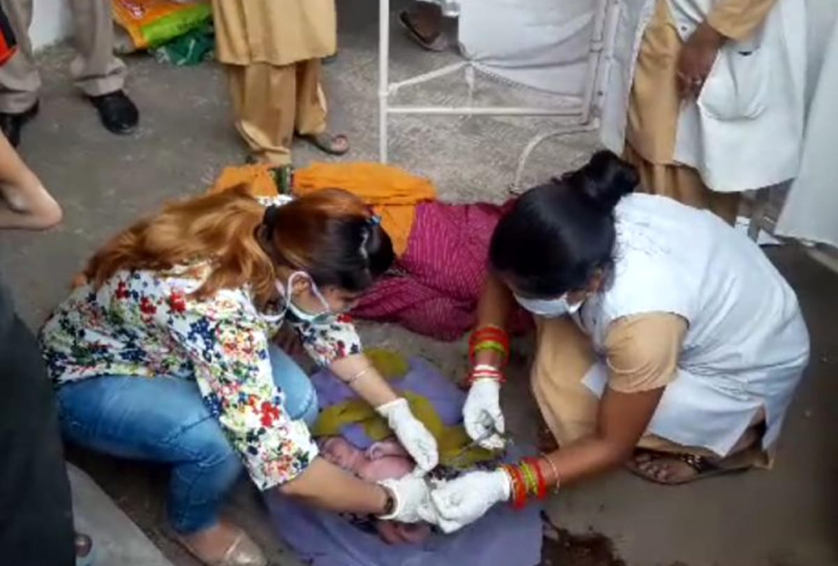 lady delivered child at the gate of lal bahadur shastri hospital