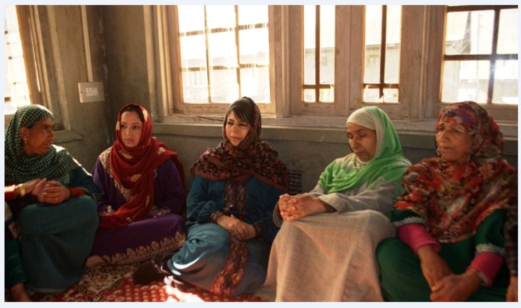 jammu and kashmir cm mehbooba mufti meets gauhar family in kangan 
