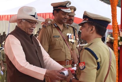 governor ramnaik address in ratik parade in lucknow.