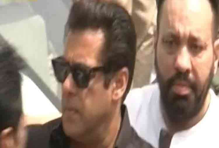 photos of salman khan reached jodhpr court for black buck poaching case hearing in few minutes