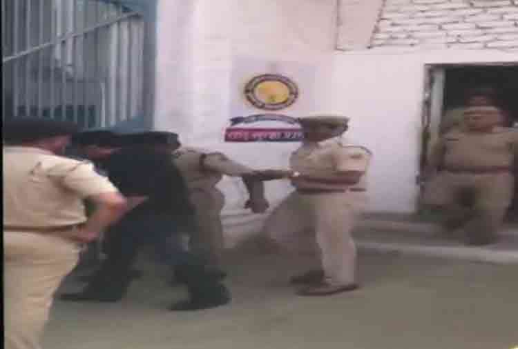 photos of salman khan reached jodhpr court for black buck poaching case hearing in few minutes