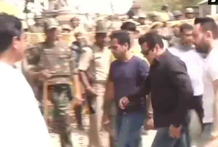 photos of salman khan reached jodhpr court for black buck poaching case hearing in few minutes