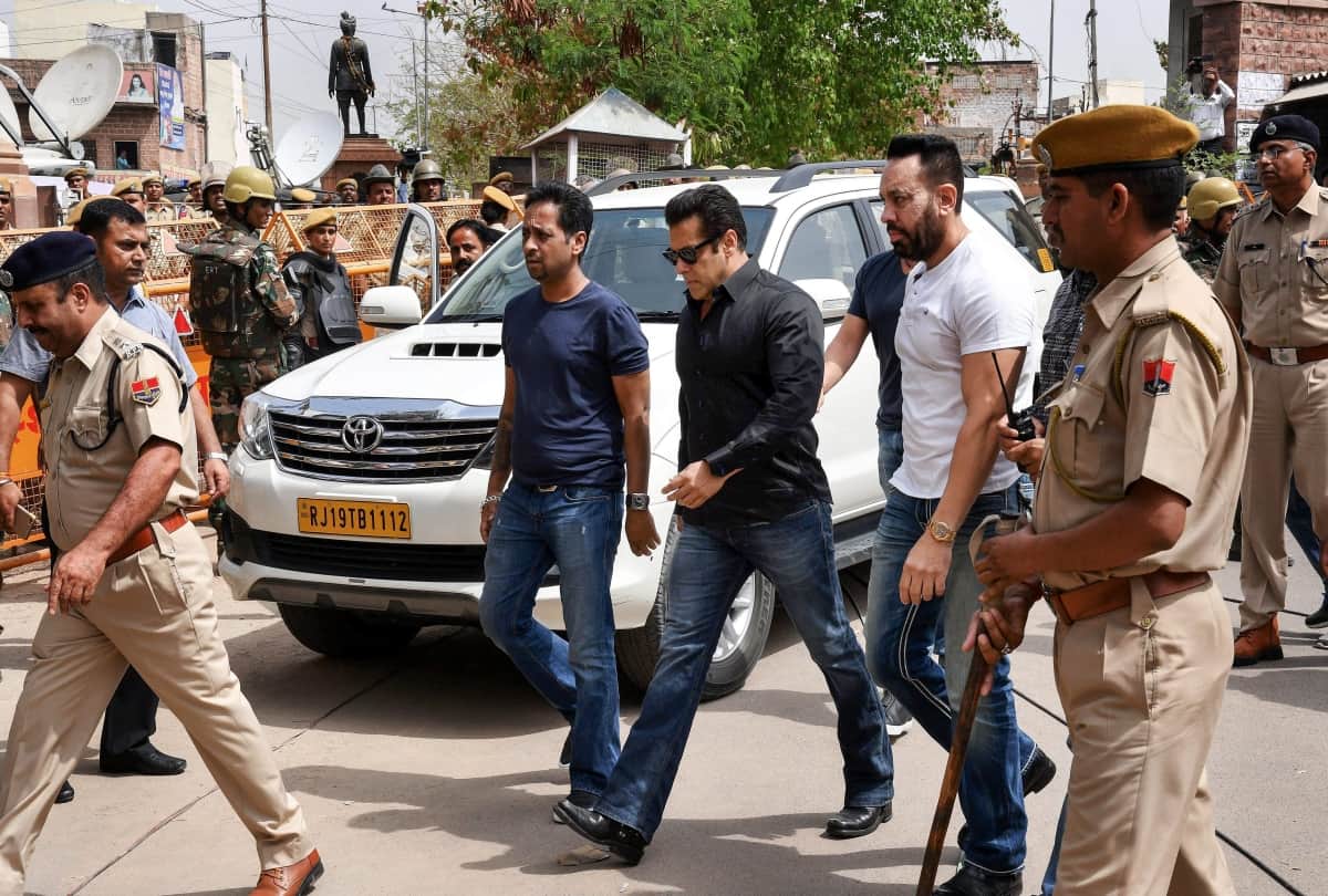 black buck case sooraj barjatya hold up salman khan during film shooting