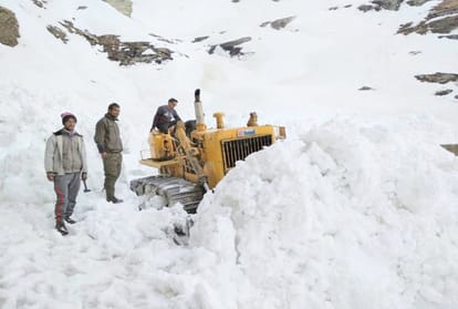 rohtang pass has restored for vehicle himachal