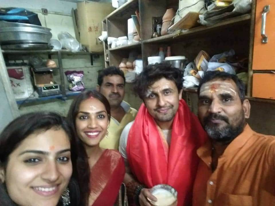 sonu nigam funny act with fan video viral