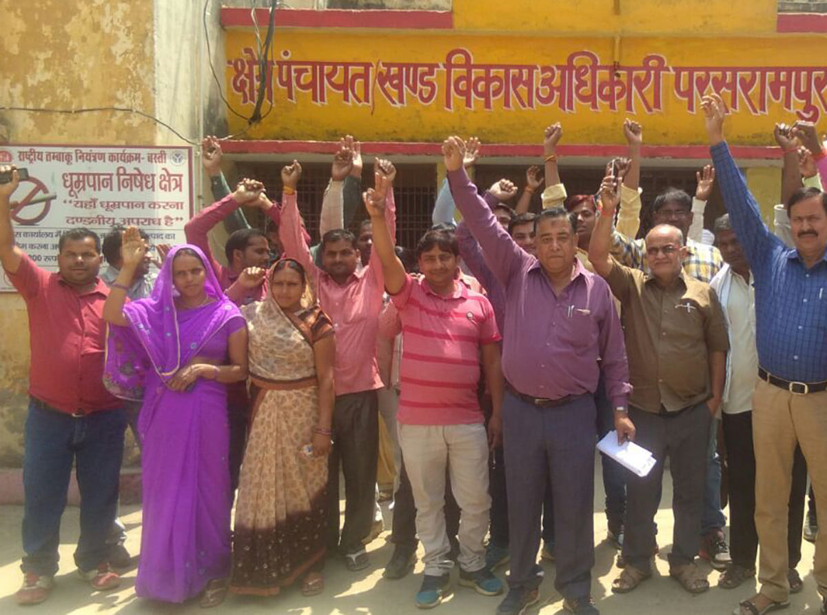 Embarrassed by the incident of Azamgarh, workers stalled work