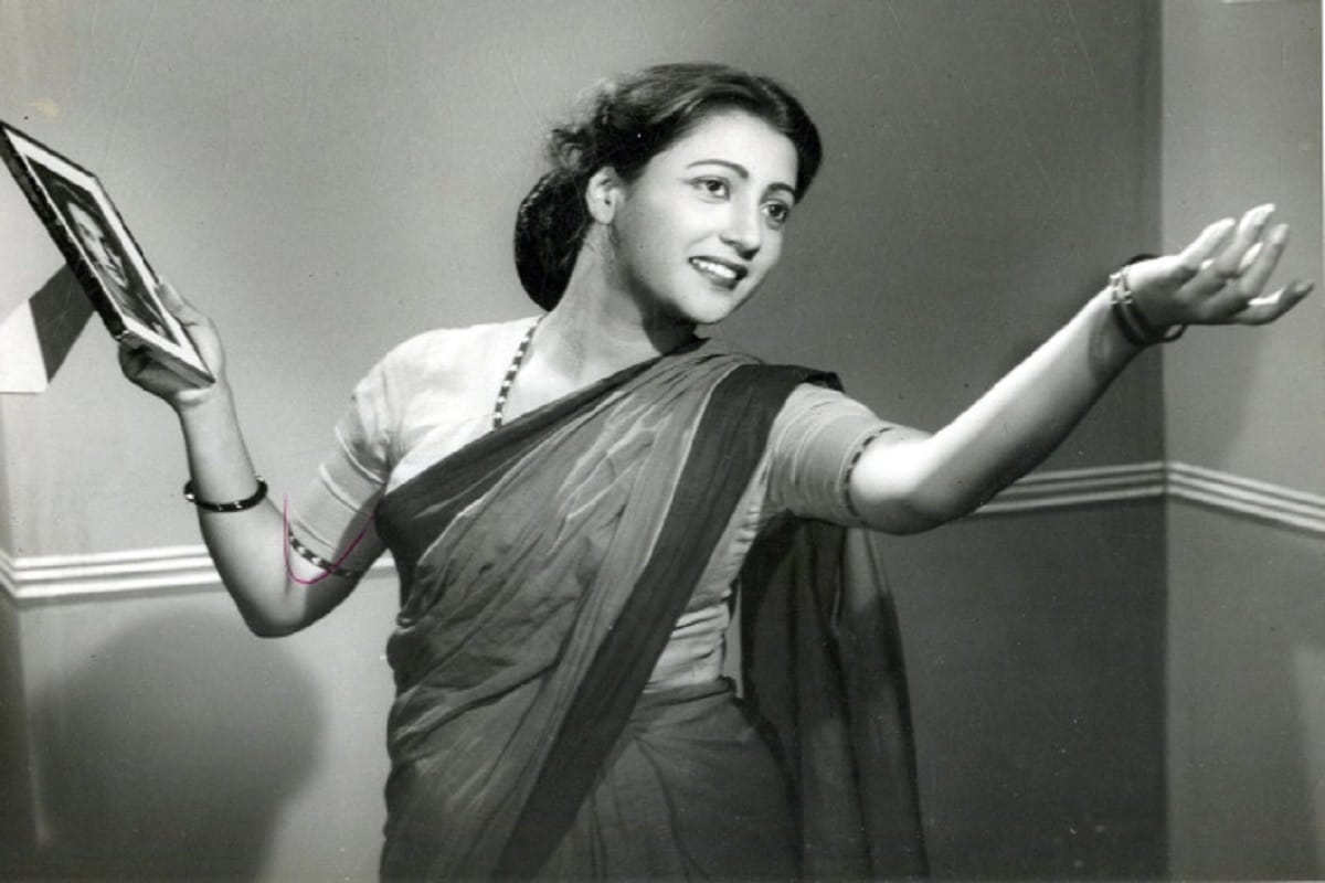 Suchitra Sen Birth Anniversary Suchitra Sen was Fabulous actress of Bengali and Hindi cinema she refused to accept the Dadasaheb Phalke Award