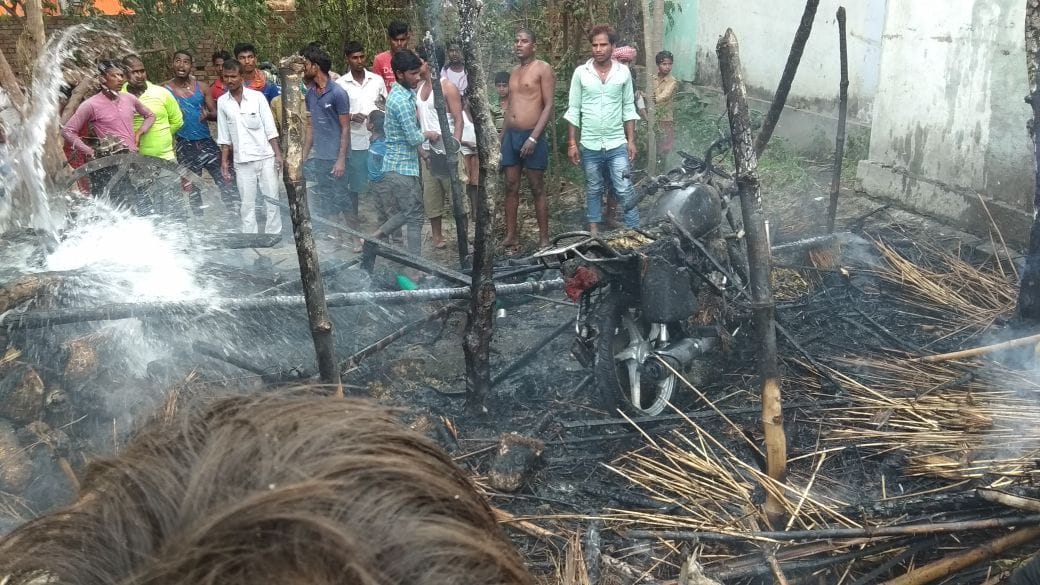 बिजली की चिंगारी से लगी आग, 20 बीघा गेहूं की फसल जली