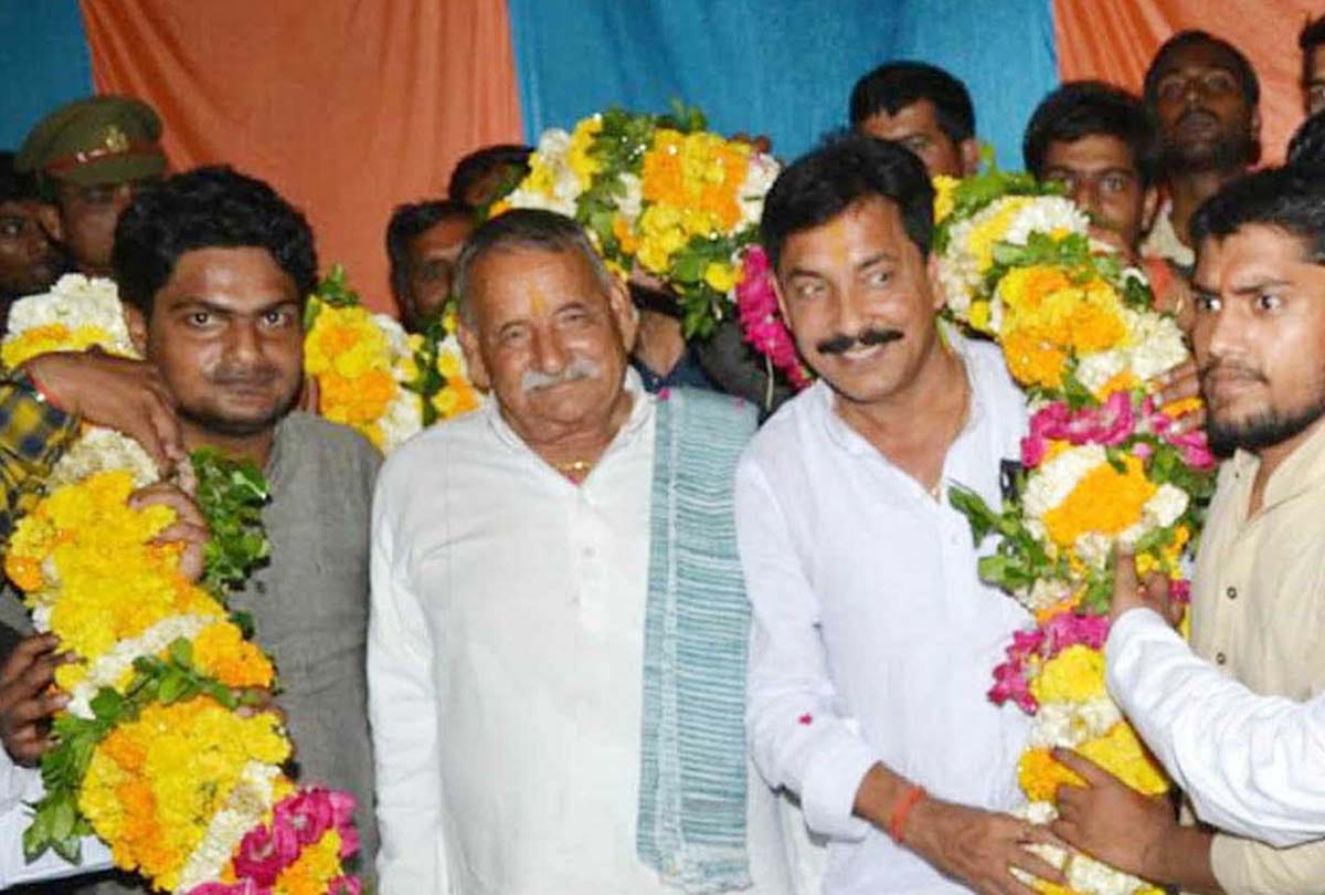 Mulayam's brother said this about the family