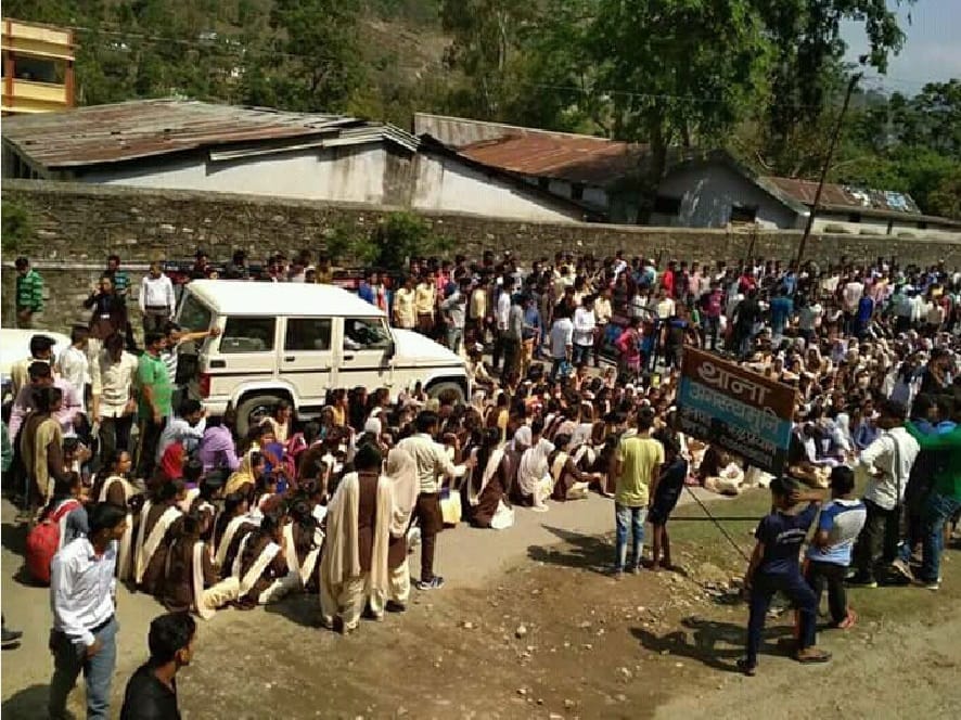 Arson protest after girl molestation post on social media in Augustmuni